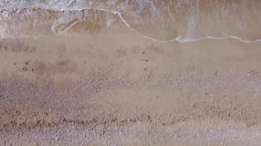 Yaz mevsiminde Lefkada adasındaki Egremni sahilinde tropikal deniz manzarası.