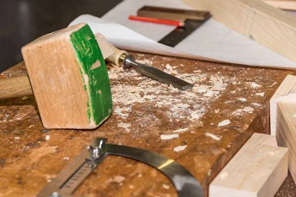 Chisel Mallet Angle Iron Craftsman Wood Workshop Closeup — Stock Photo, Image