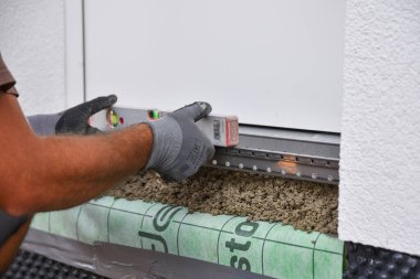 İnşaat alanında ruhsal seviyesi yüksek bir zanaatçı. İnşaatçılar ve inşaat endüstrisi.