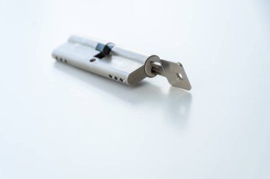 Anahtarlı güvenlik olarak isteğe bağlı silindir kilidi - ön kapı