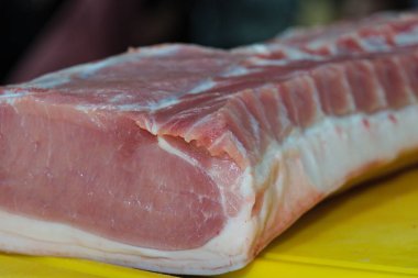 İşlem için fileto - çiğ domuz filetosu, yakın çekim et