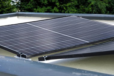 Çatıya çevre dostu enerji üretimi için fotovoltaik hücreler monte edildi