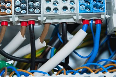 Elektrik bağlantıları ve kablo bağlantıları - elektrik kurulumu, teknoloji ve ticaret