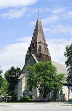Voss Kilisesi, eşsiz bir çan kulesi ve sahayı olan tarihi bir taş kilise, Norveç