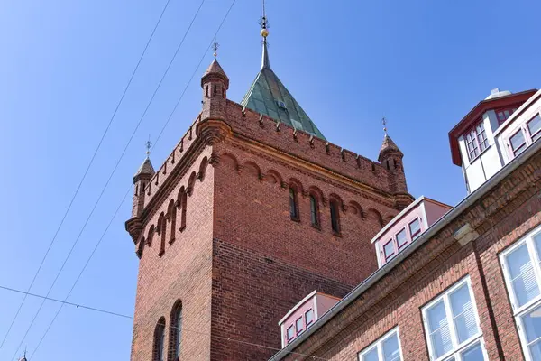 Danimarka 'daki tarihi belediye binası. Yönetim binasının kulesi.