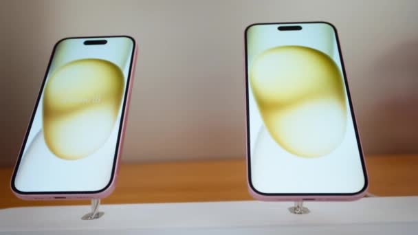 Iphone Pro Model Line Brand New Smartphones Apple Store Титановый — стоковое видео