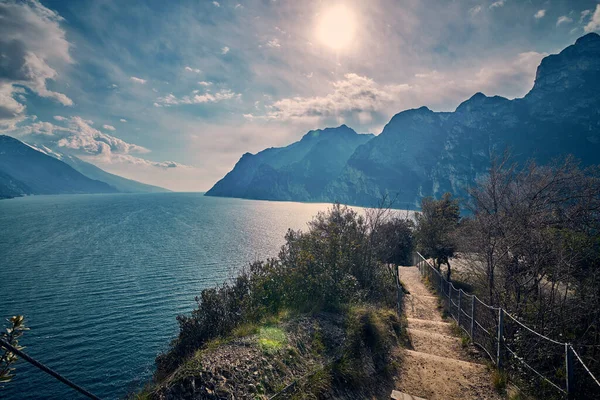 Panorama Torbole Una Pequeña Ciudad Lago Garda Italia Europa Hermoso —  Fotos de Stock