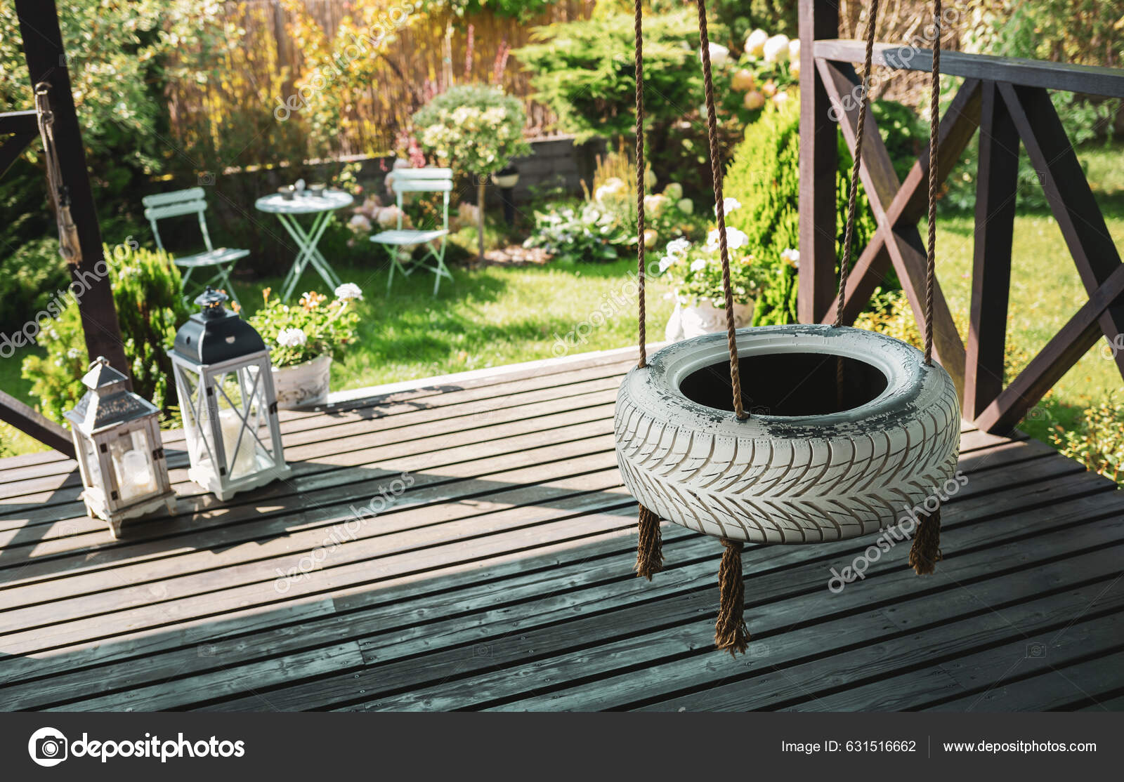 Balanço Pneu Branco Terraço Rústico Madeira Casa Campo Decoração Livre —  Foto © Pinkyone #631516662, image size:1600x1114