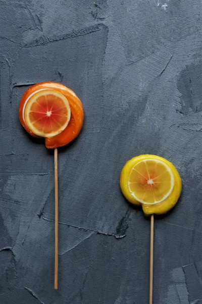 Orange Lemon Lollipops Grey Background — Stock Photo, Image