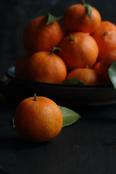 Mandarinen Auf Schwarzem Hintergrund — Stockfoto