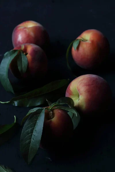 Frutta Pesche Sfondo Nero — Foto Stock
