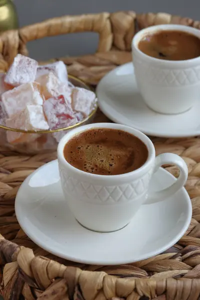 土耳其咖啡和土耳其在盘子里的喜悦 — 图库照片