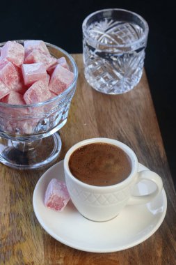 Türk kahvesi ve lokum lokum