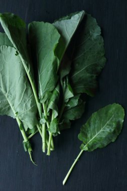 Siyah lahana, siyah arka planda lahana.