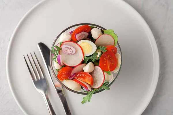 Gezonde Salade Met Kruiden Groenten Mozzarella Groene Veganistische Salade Gemaakt — Stockfoto