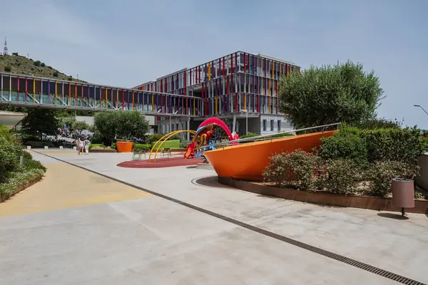 stock image View of the Pediatric Cancer Center (PCCB) at Sant Joan de Du Hospital in Barcelona, an example of cutting-edge architecture. The south facades have been fitted with photovoltaic production glass to generate electricity for self-consumption.