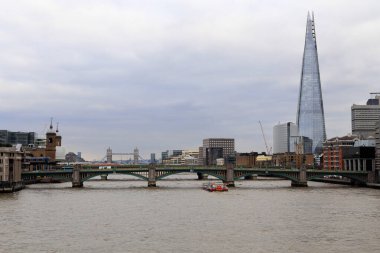 Londra ve nehir köprüsü şehri