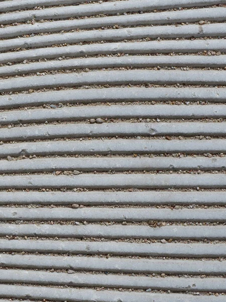 歩行者天国マドリード スペインの中心部を歩く上で灰色の色の通りの床の均一なライン 垂直写真 — ストック写真