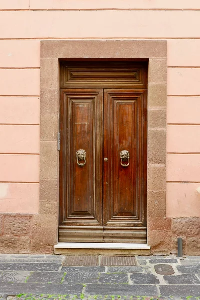 Puerta Clásica Vintage Color Marrón Con Tiradores Las Calles Bosa — Foto de Stock