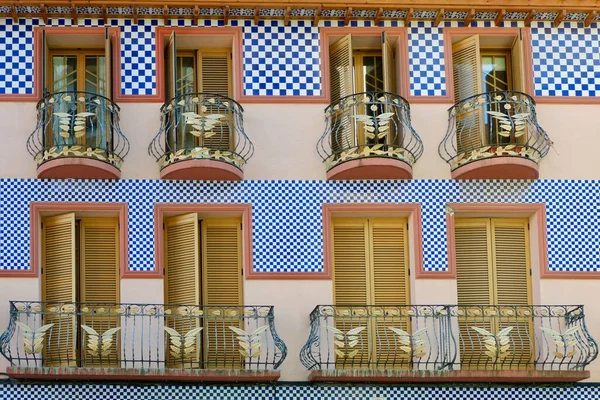 Balcones Vintage Auténtica Fachada Azulejos Retro Colores Vibrantes Edificios Históricos — Foto de Stock