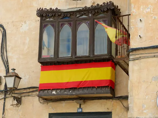 Spadający Balkon Pokryty Hiszpańską Flagą Chinchon Madryt Hiszpania Zdjęcie Stockowe