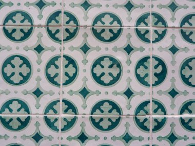 Lizbon, Portekiz 'de yıpranmış duvarda eski Portekiz fayansları var..