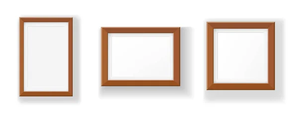 白色墙壁上的三个木制框架 框架模型 矢量孤立的图片框架模型 阴影透明背景 矢量说明 — 图库矢量图片
