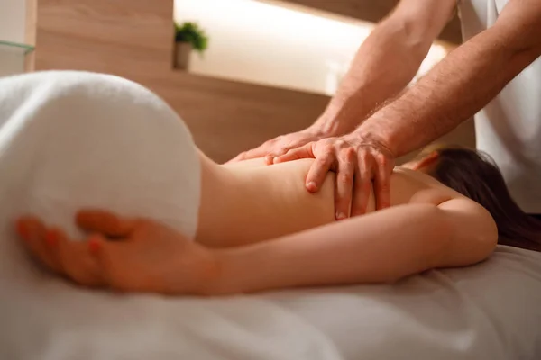 Young Woman Getting Back Massage Male Masseur Spa — Fotografia de Stock