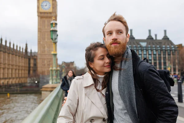 Paar Umarmt Sich Der Nähe Des Big Ben London — Stockfoto