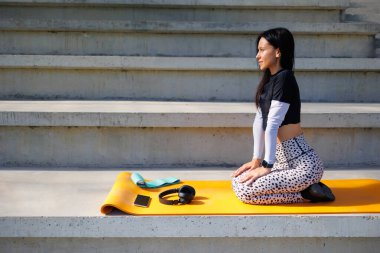 Spor Arenasında Aktif Yoga Rutini