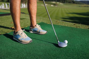 Grev Başarı: Genç Adam 'ın Golf Sürücüsü