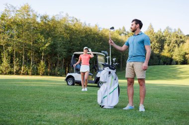 Aktif Boş Zamanlar: Birlikte golf oynayan çift