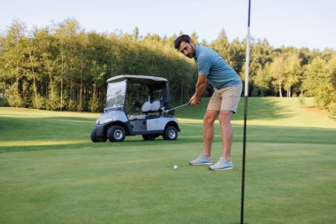 The Final Stretch: Golfçü, Cart, and Last Hole