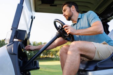 Boş Golf Sahası Sürücüsü