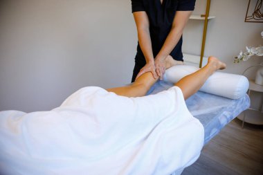 Sağlığınızı yükseltin: Terapist Yöneticiler Bacak Masajı