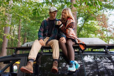 Genç Çiftle Çay Saati Van Damında Yolculuk