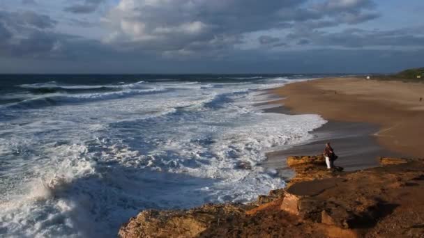 Назаре Португалия 2022 Вид Воздуха Красивый Пляж Небольшом Туристическом Городке — стоковое видео