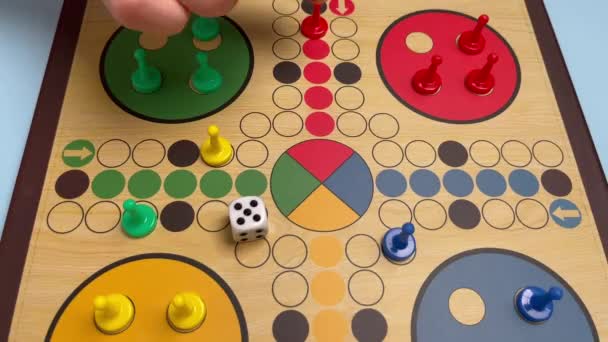 People Play Ludo Pachisi Board Game Beautiful Wooden Play Board — Vídeo de Stock