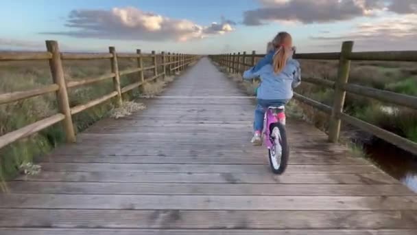 Estarreja Portugal 2023 Child Girl Riding Bike Autumn Day Wooden — Vídeo de Stock