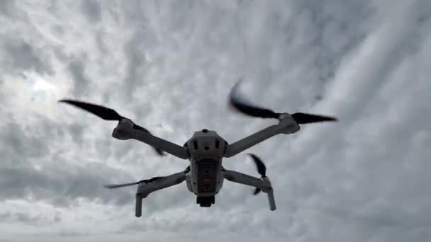Drone Elicottero Sullo Sfondo Del Cielo Vista Dall Alto Basso — Video Stock