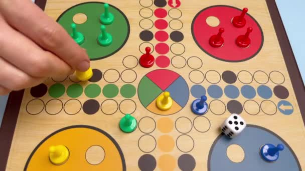People Play Ludo Pachisi Board Game Beautiful Wooden Play Board — Vídeo de Stock