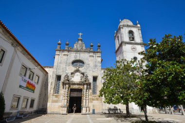 Aveiro, Portekiz - 14.08.2023: Aveiro Katedrali veya St. Dominic Kilisesi, Portekiz 'in Aveiro şehrinde yer alan bir katedraldir..
