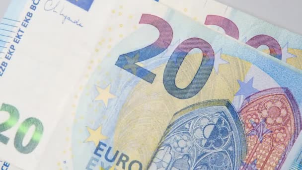 20ユーロバック 多くのユーロマネーの請求書を閉じる Euの通貨紙幣 お金や欧州連合の通貨コンセプト マンハンドカウントユーロ — ストック動画