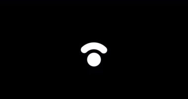 Siyah arkaplanda basit bir Wi-Fi simgesi. Wi-Fi ikonunun döngü animasyonu. Kablosuz internet erişim sembolü.