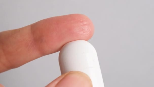 포도당 미터에 수준을 확인하기 손가락에 랜셋을 사용하여 여자의 닫습니다 당뇨병 — 비디오
