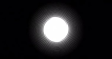 Basit soyut spiral arkaplan. Çevir ya da siyah beyaz arka plan döndür. Kusursuz döngü animasyonu. 4K görüntü asgari geometri soyut arkaplan.