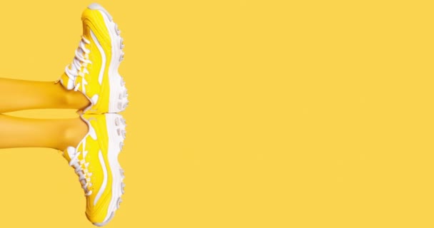 Vídeo New Yellow Sapatilhas Femininas Pernas Longas Mulher Meias Amarelas — Vídeo de Stock