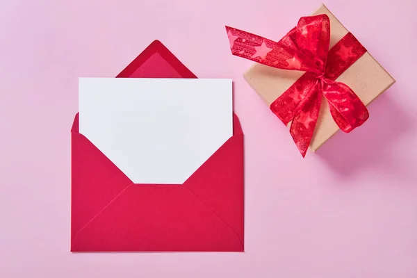 Mockup Cartão Saudação Cartão Branco Branco Envelope Caixa Presente Fundo — Fotografia de Stock