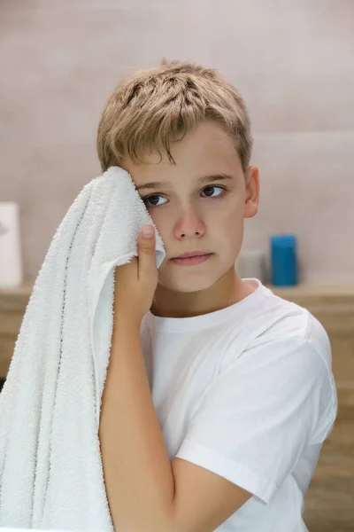 Reflection Schoolboy Wiping His Face Towel Washing Bathroom Morning Hygiene — Stock Photo, Image