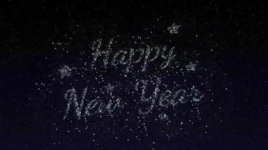 Havai fişekler ve mesaj Gece gökyüzünün arka planında Mutlu Yıllar. Zarif Tatil 4K animasyonu. Sihirli parçacıkların ve kıvılcımların patlaması.